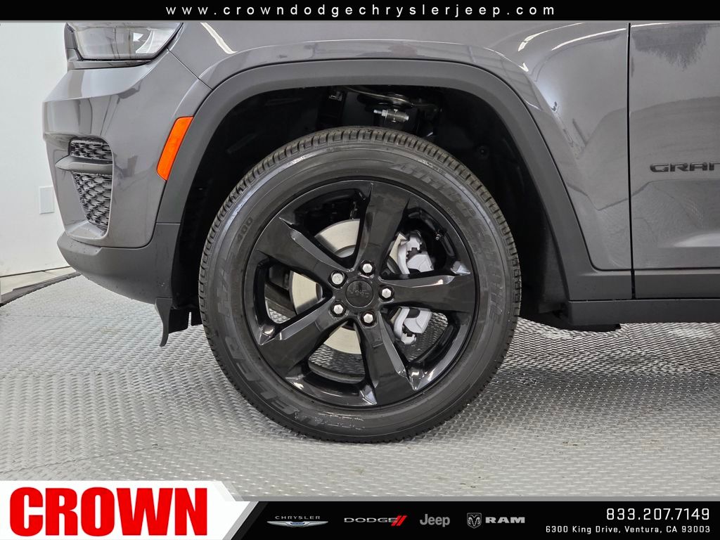 2025 Jeep Grand Cherokee Laredo Altitude photo 10