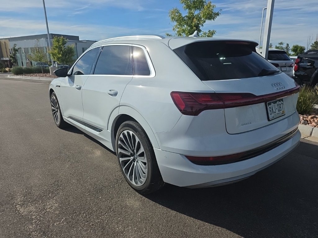 2019 Audi e-tron Prestige photo 3