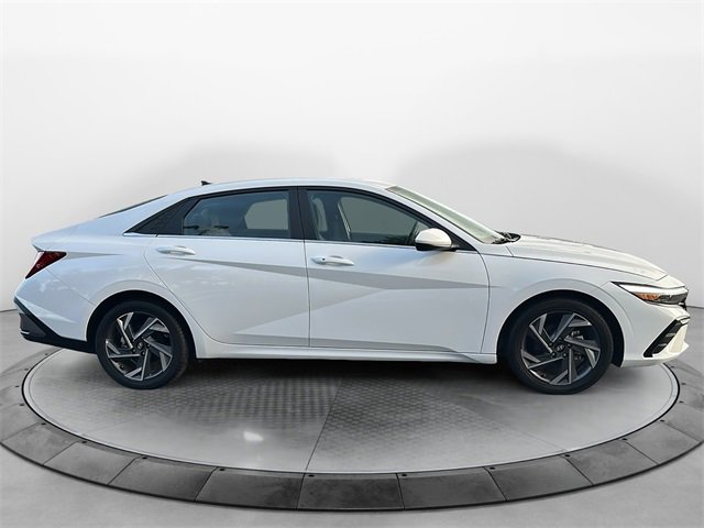 2025 Hyundai Elantra SEL Convenience photo 8