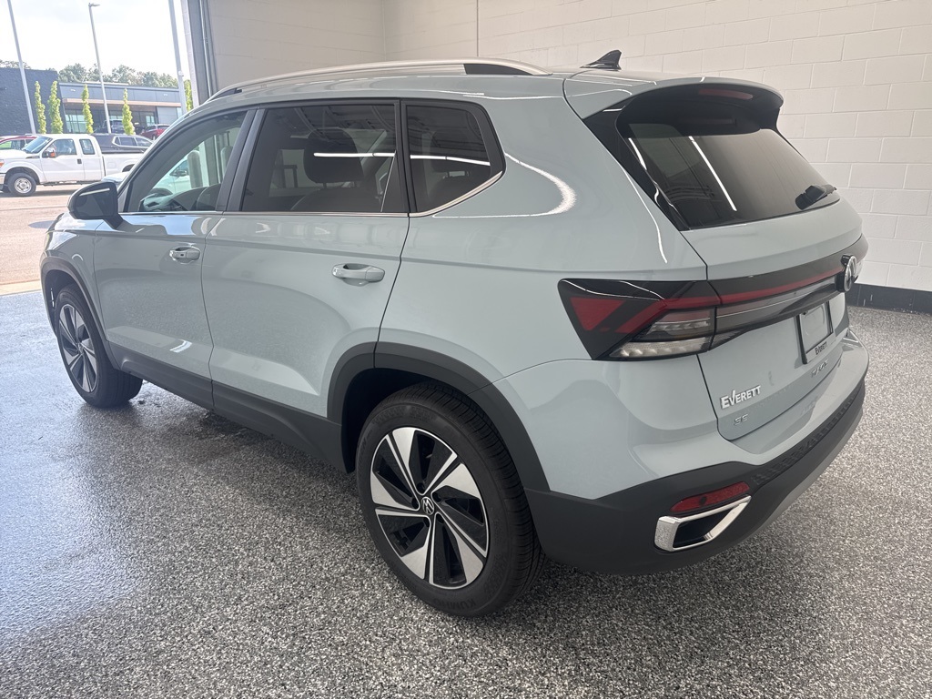 2025 Volkswagen Taos SE photo 2