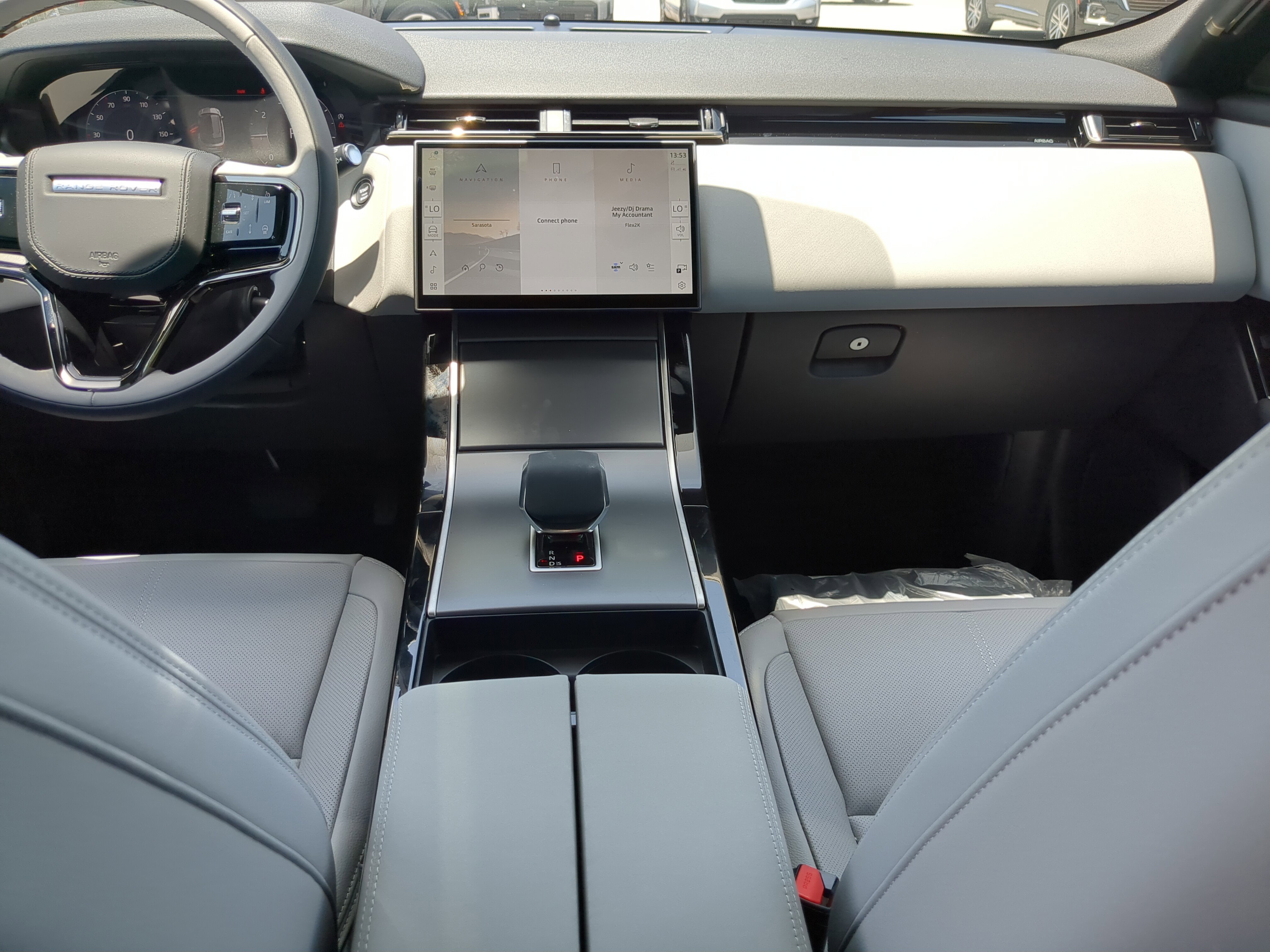 2026 Land Rover Range Rover Velar S photo 11