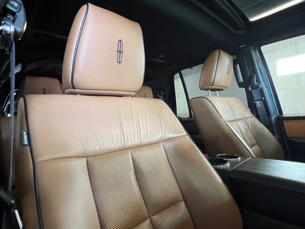 2014 Lincoln Navigator Base photo 24