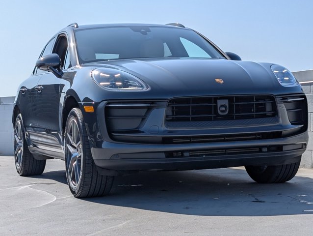2024 Porsche Macan T photo 25