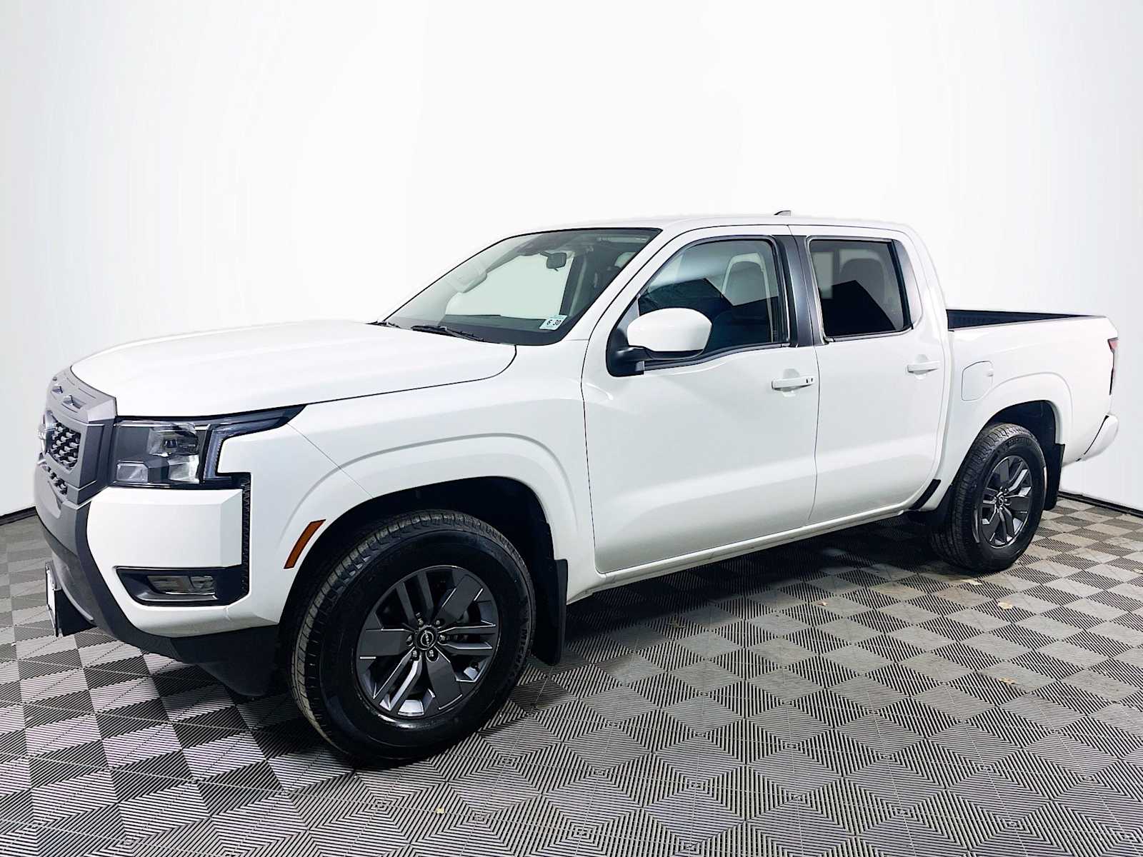 2025 Nissan Frontier SV's photo