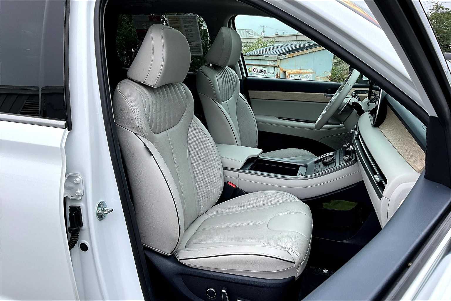 2024 Hyundai Palisade Limited photo 8