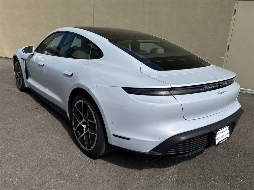2025 Porsche Taycan photo 3