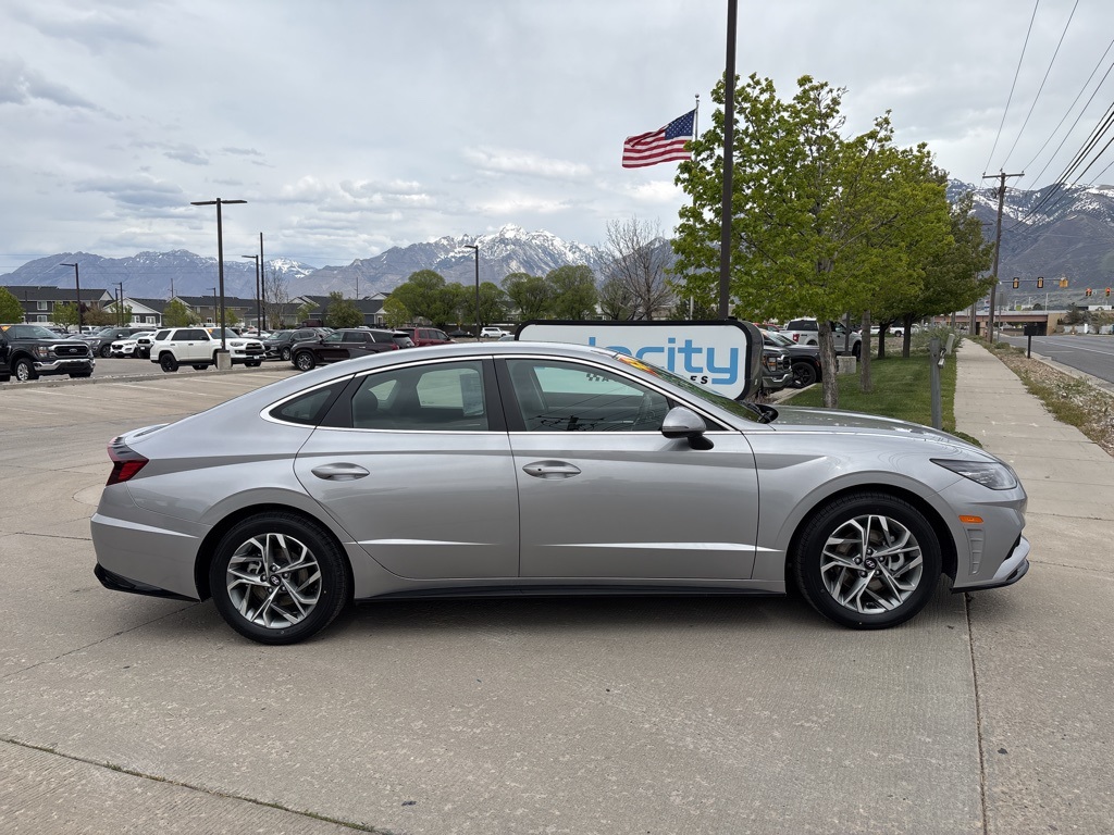 2023 Hyundai Sonata SEL photo 3