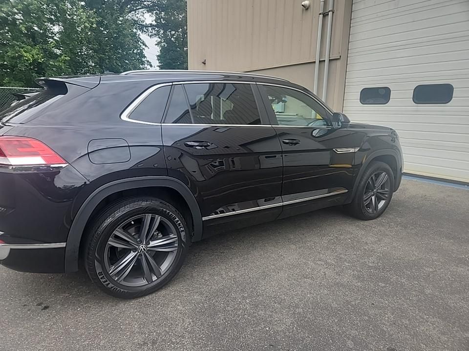 2022 Volkswagen Atlas Cross Sport SEL R-Line photo 2