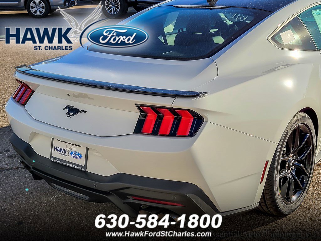 2026 Ford Mustang EcoBoost Premium photo 4