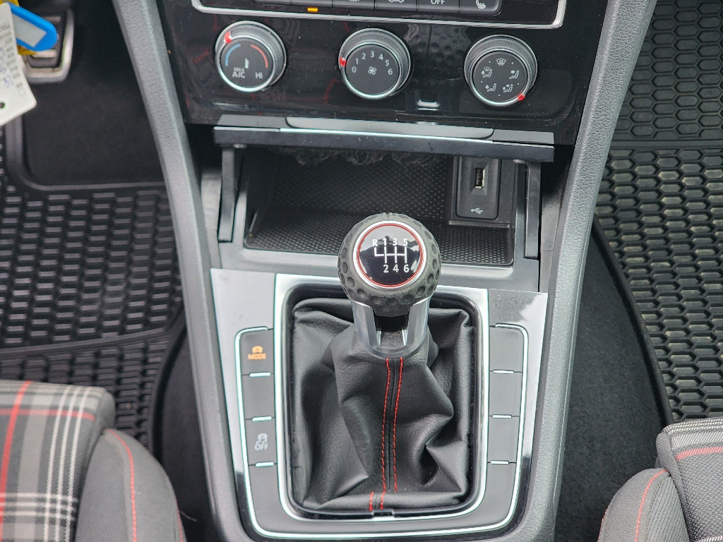 2018 Volkswagen Golf GTI S photo 11