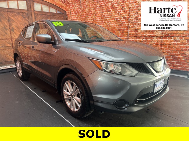 2019 Nissan Rogue Sport S's photo