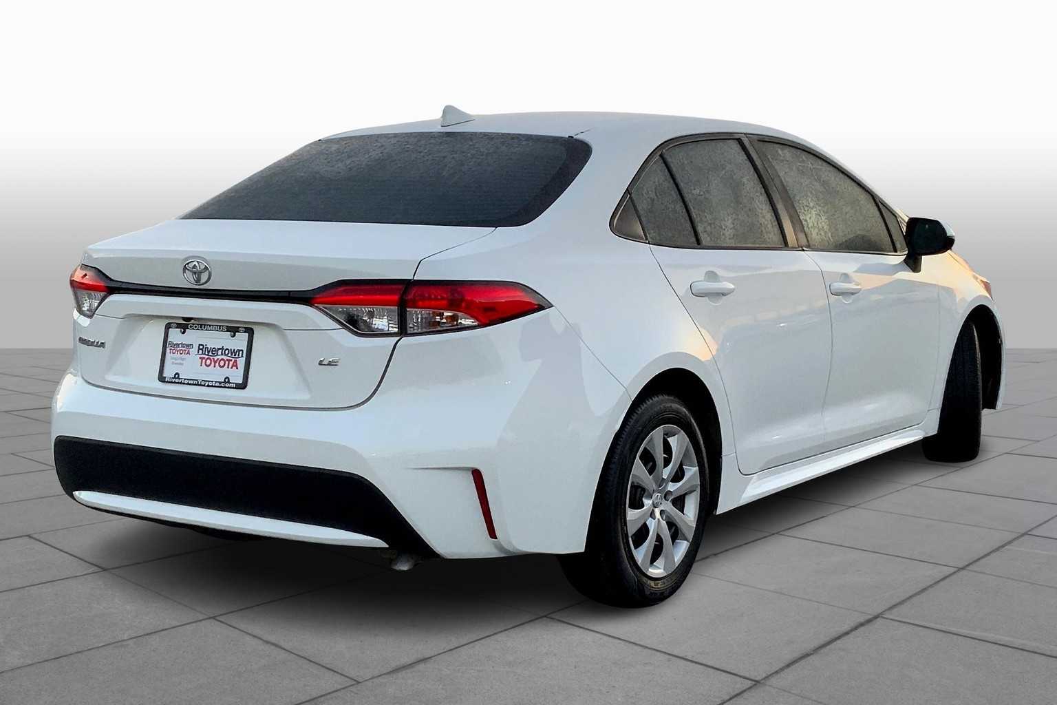2022 Toyota Corolla LE photo 11