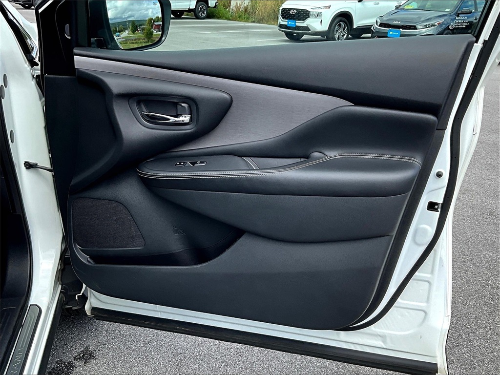 2023 Nissan Murano SV photo 12