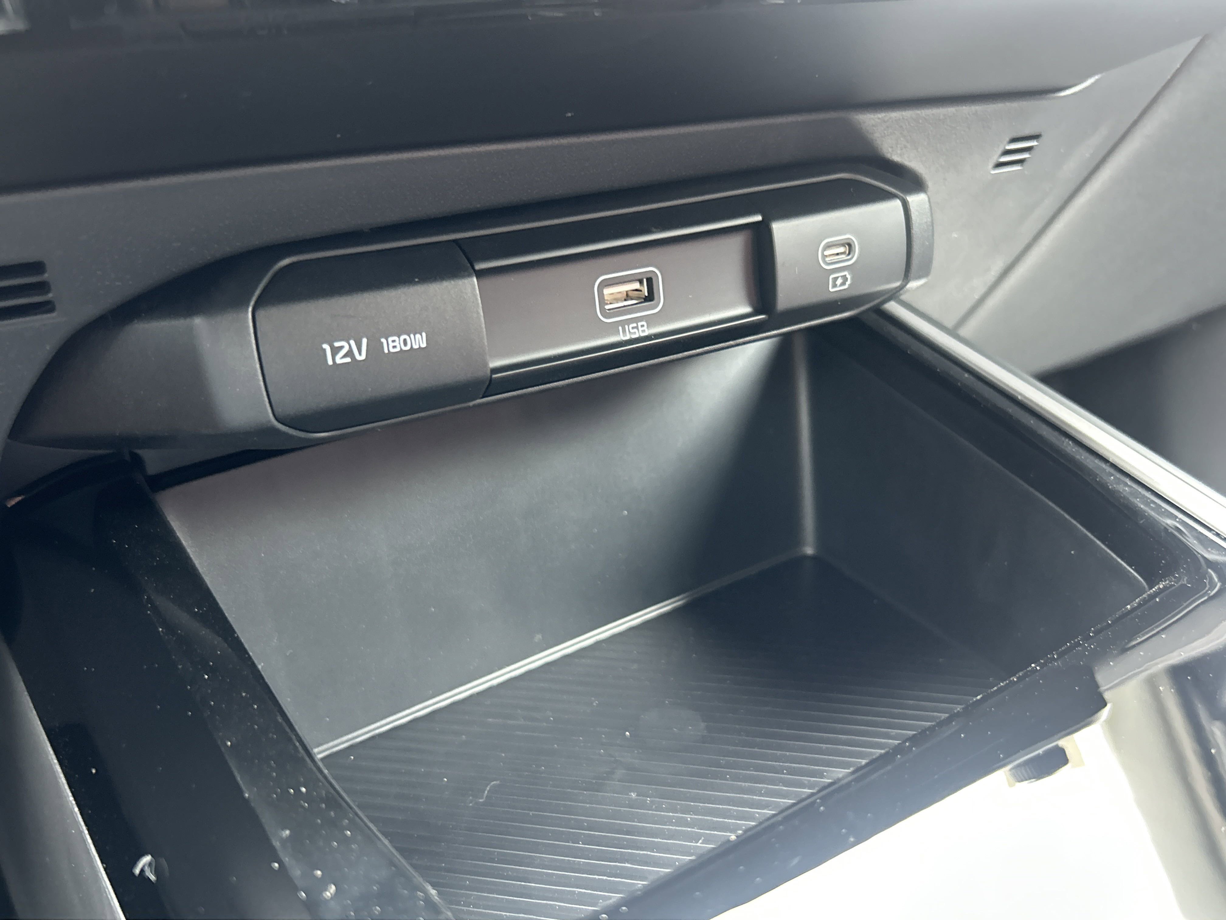 2025 Kia Niro LX photo 10
