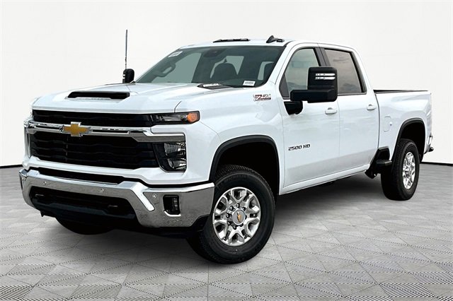 2025 Chevrolet Silverado LT photo 3