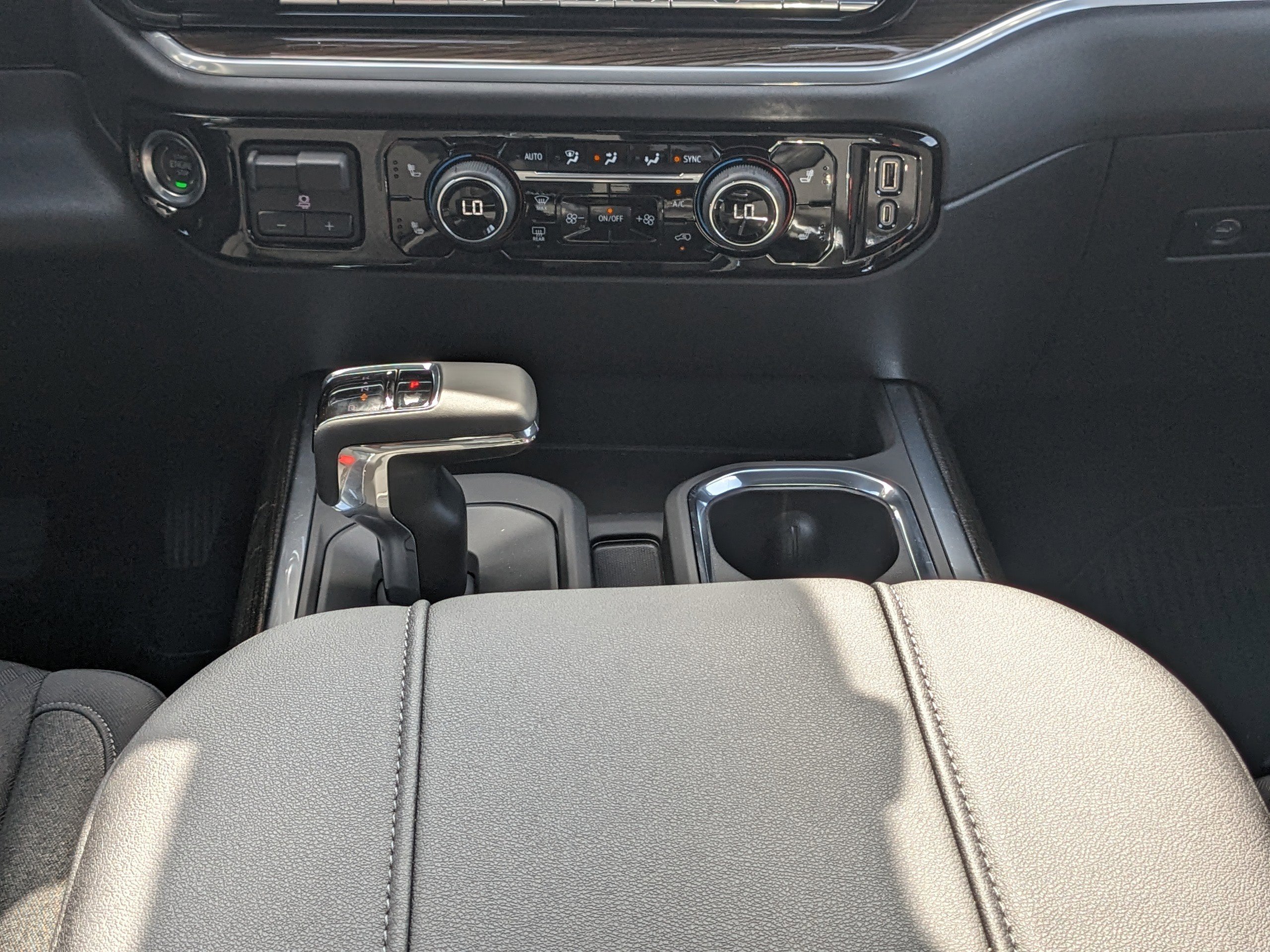 2025 Chevrolet Silverado 1500 RST photo 19