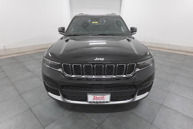 2025 Jeep Grand Cherokee Limited photo 2