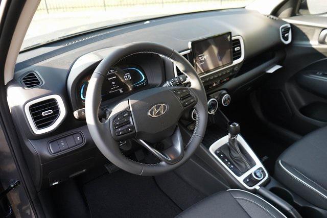 2025 Hyundai Venue Limited photo 3