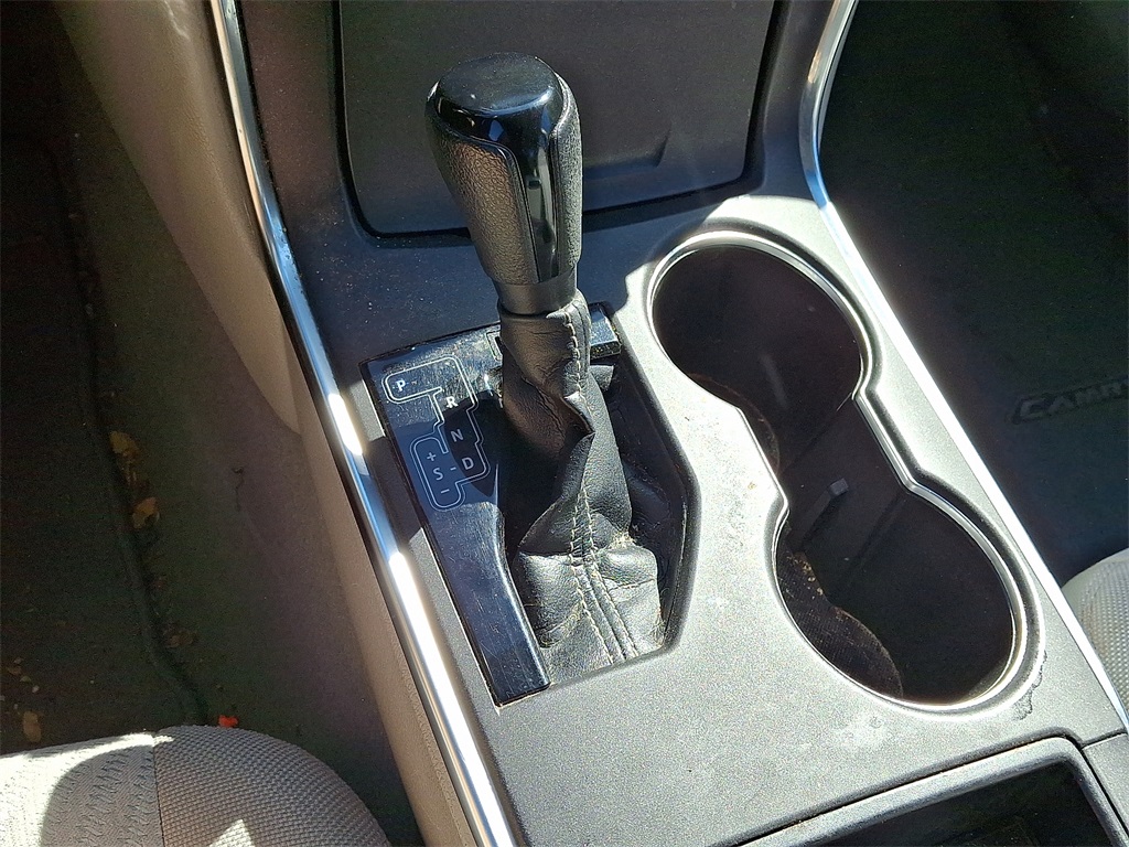 2016 Toyota Camry LE photo 13