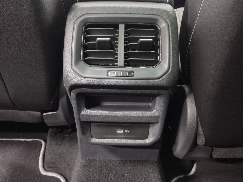 2023 Volkswagen Taos SE photo 32