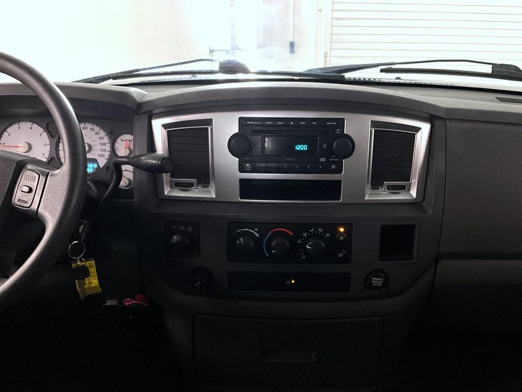 2008 Dodge Ram SLT photo 12