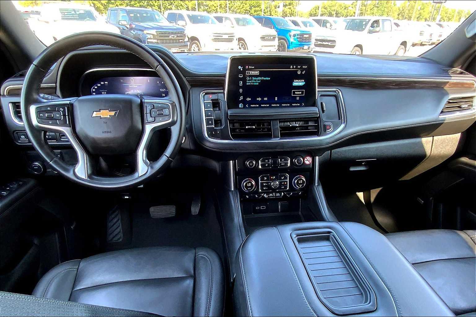 2024 Chevrolet Suburban LT photo 12