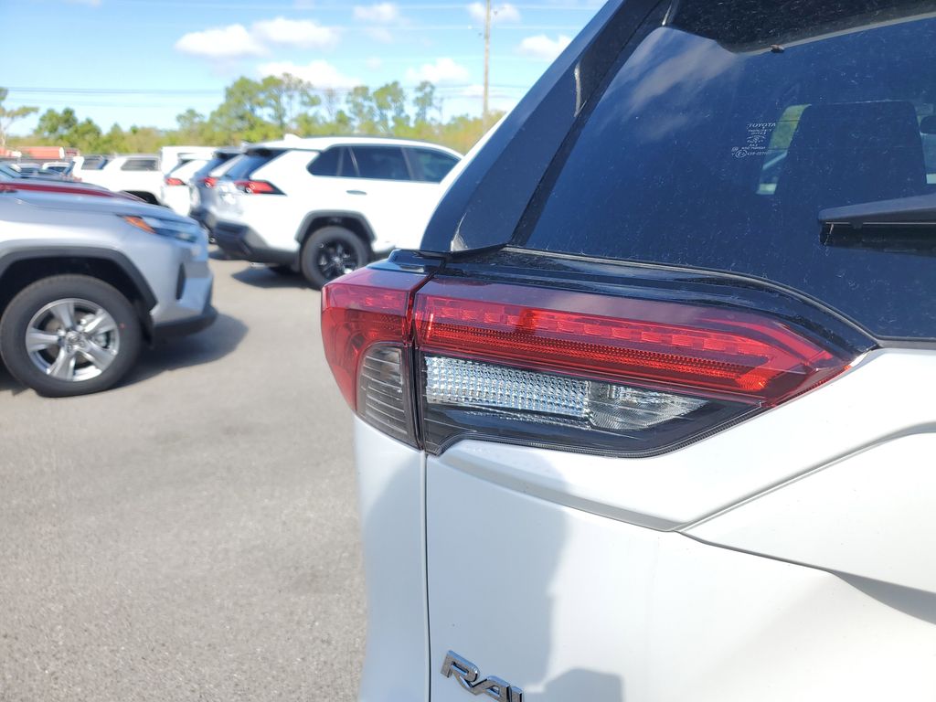 2025 Toyota RAV4 Hybrid LE photo 12