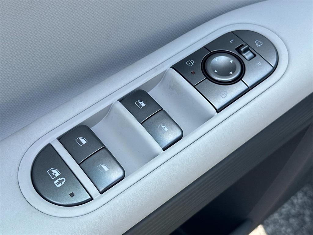 2025 Hyundai Ioniq 5 SEL photo 24