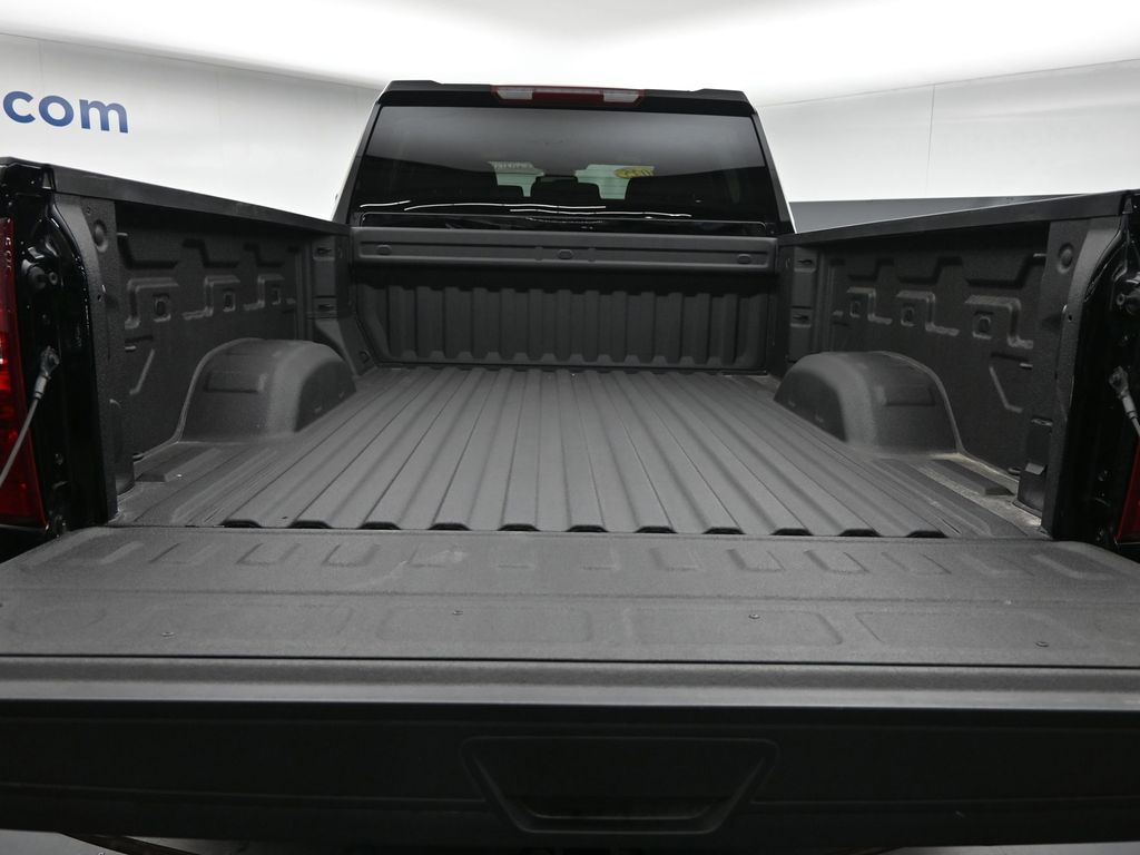2025 Chevrolet Silverado 2500HD Custom photo 7
