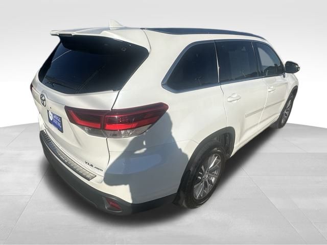 2017 Toyota Highlander SE XLE photo 3