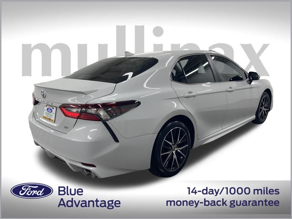 2024 Toyota Camry SE photo 3