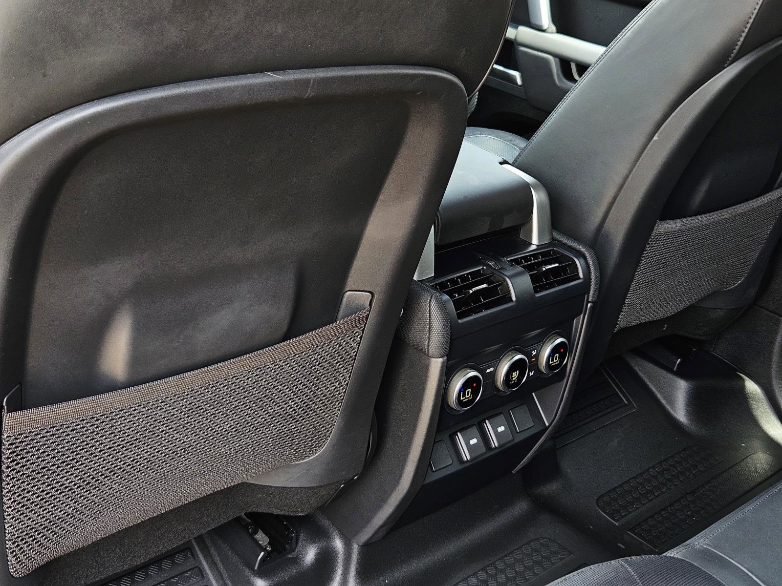 2023 Land Rover Defender X-Dynamic SE photo 30