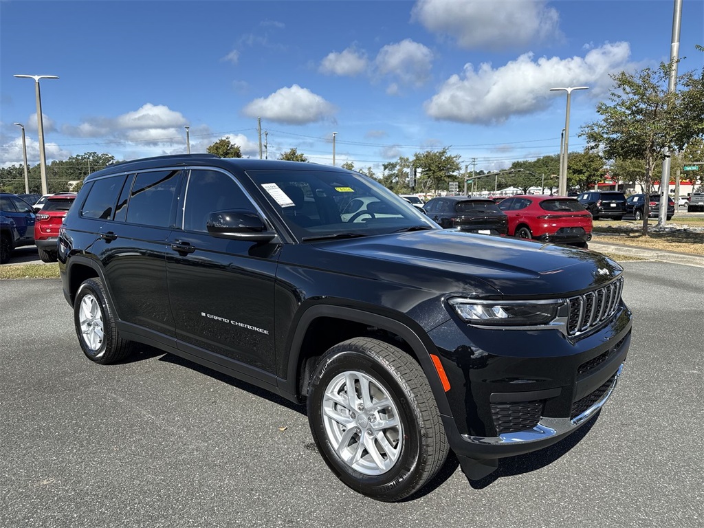 2025 Jeep Grand Cherokee L Laredo's photo