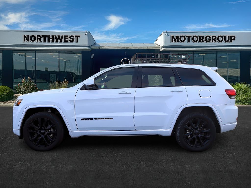 2021 Jeep Grand Cherokee Laredo photo 3