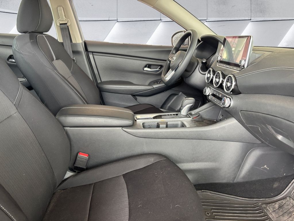2025 Nissan Sentra SV photo 12