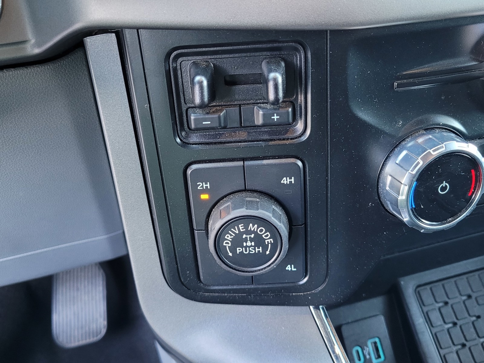 2024 Ford F-150 XLT photo 22
