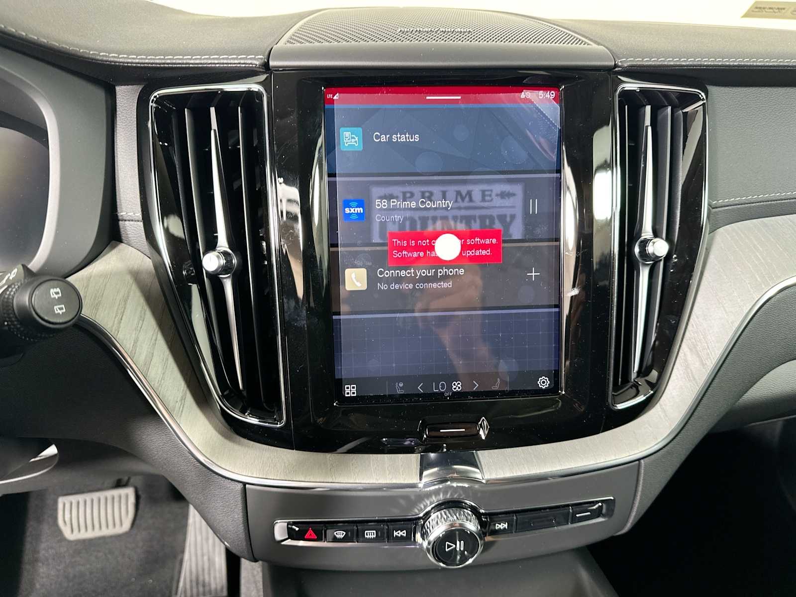 2025 Volvo XC60 photo 11
