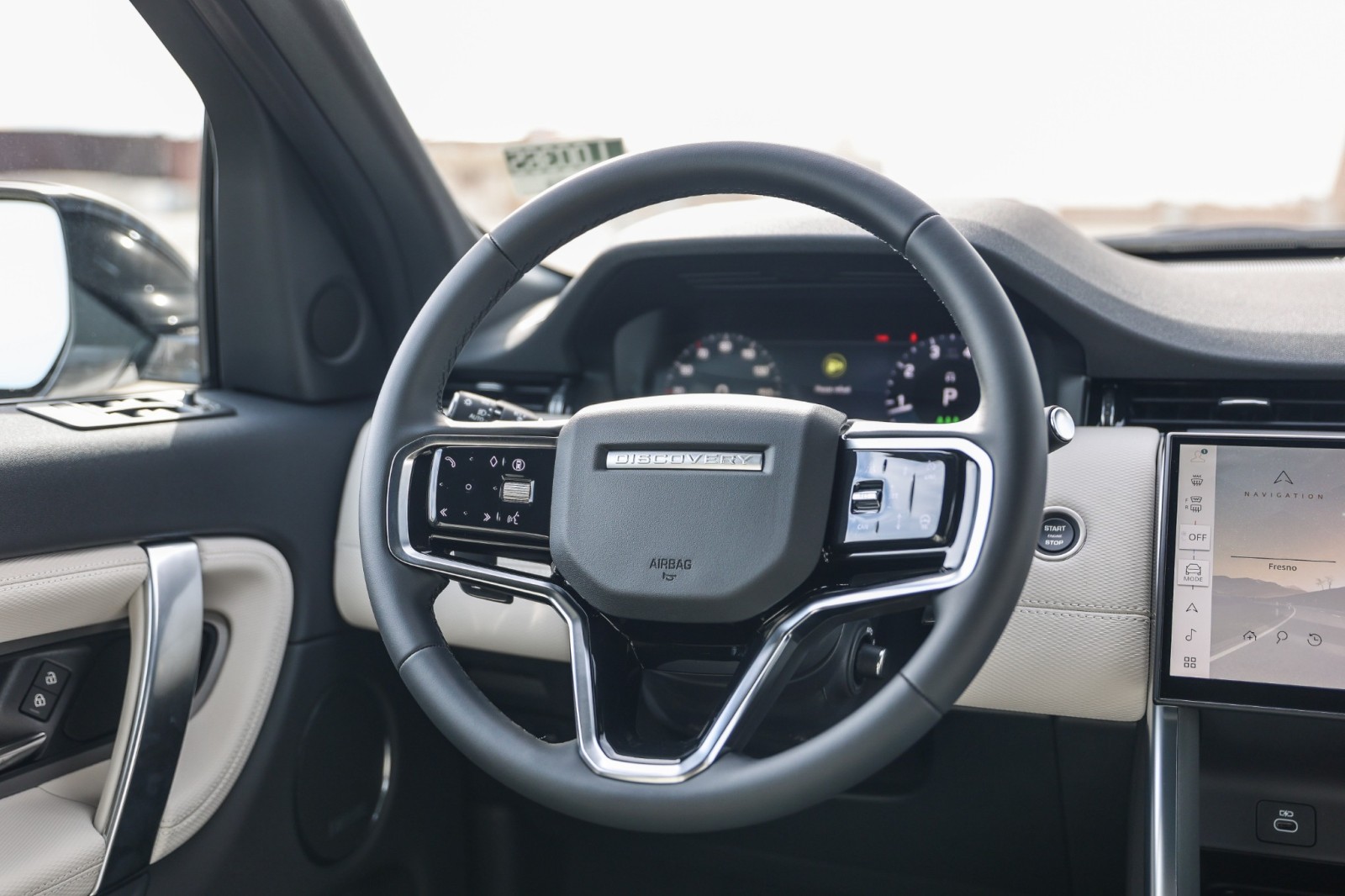 2025 Land Rover Discovery Sport Dynamic SE photo 14