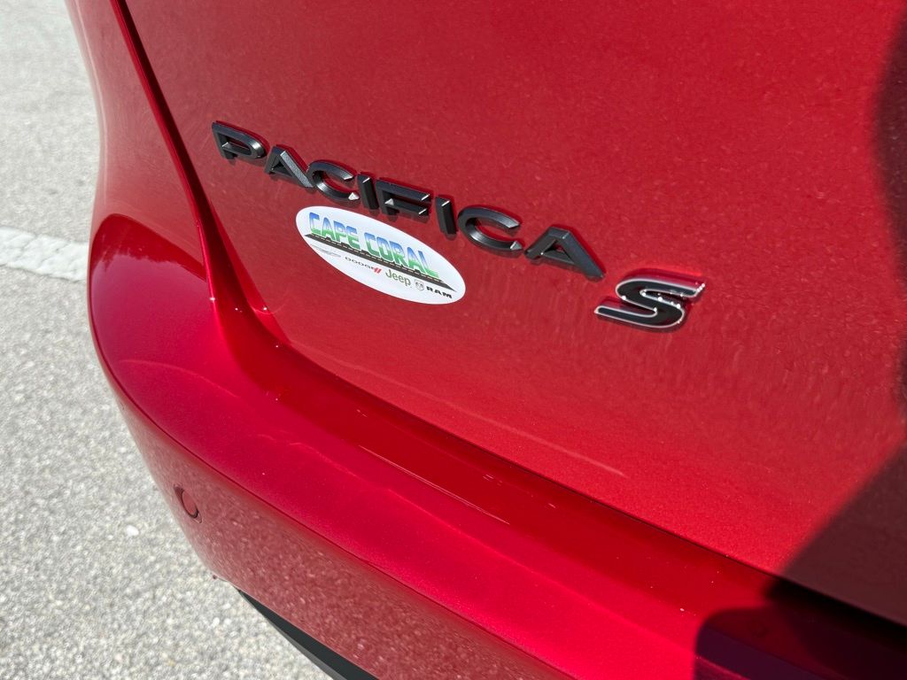 2025 Chrysler Pacifica Limited photo 31
