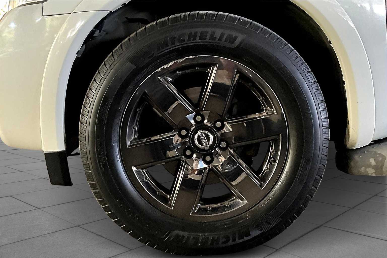 2014 Nissan Armada Platinum photo 9