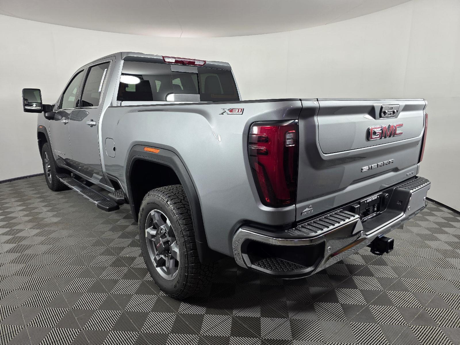 2025 Gmc Sierra 2500 HD SLT photo 3