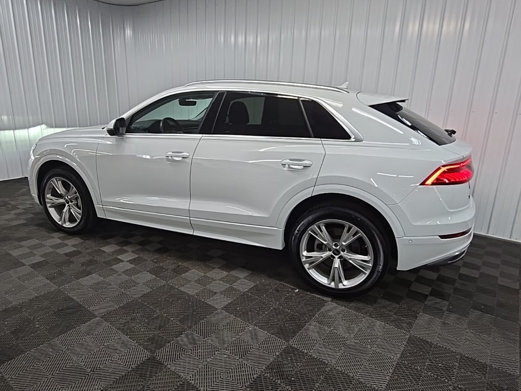 2022 Audi Q8 55 Premium photo 4