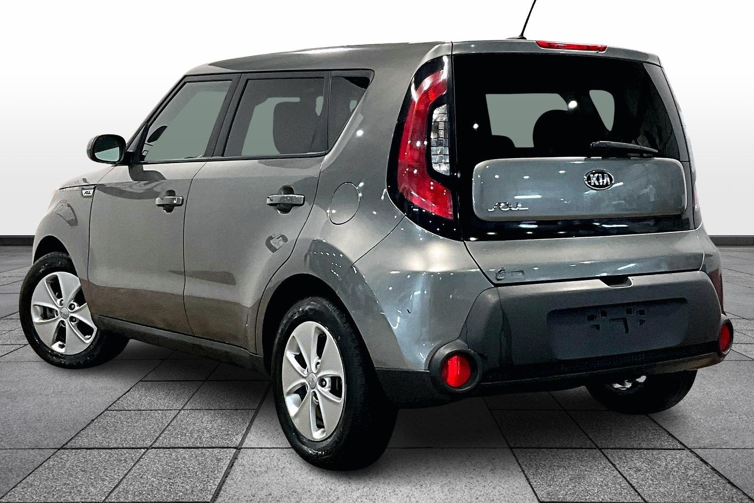 Used 2015 Kia Soul Base with VIN KNDJN2A2XF7181304 for sale in Bluefield, WV