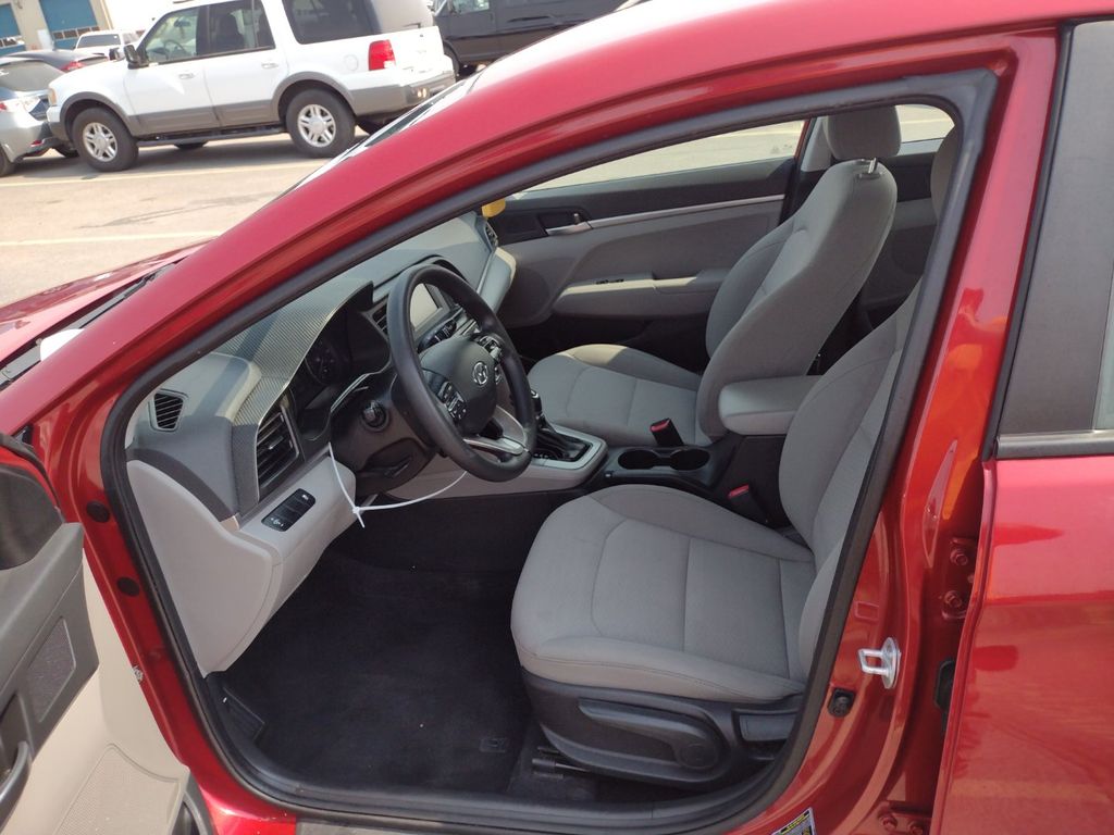 2019 Hyundai Elantra SE photo 12