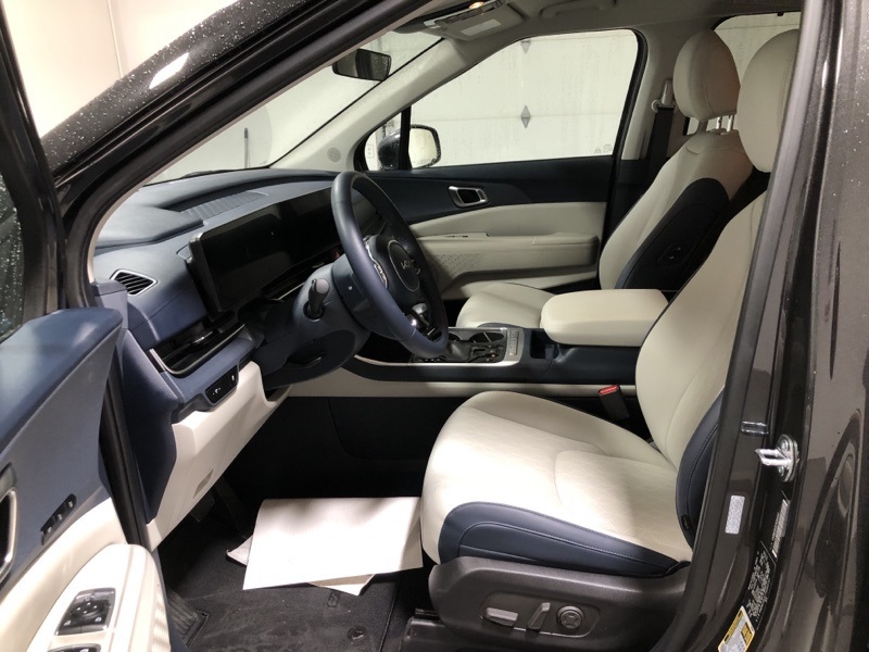 2026 Kia Carnival EX photo 18
