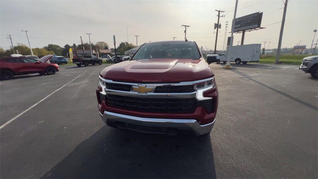 2022 Chevrolet Silverado 1500 LT photo 3