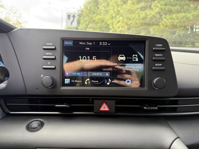 2025 Hyundai Elantra SEL Sport photo 15
