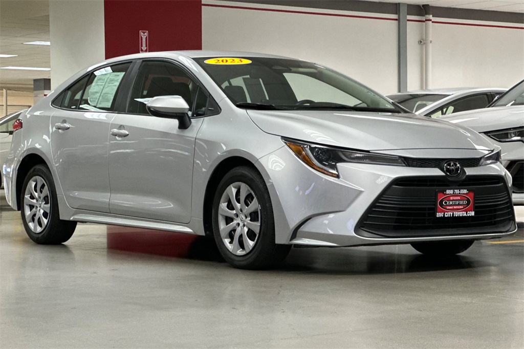 2023 Toyota Corolla LE photo 2
