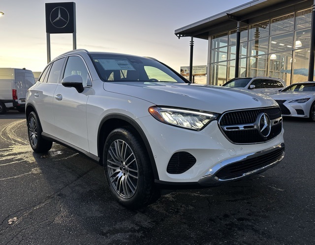 2026 Mercedes-Benz GLC Base's photo