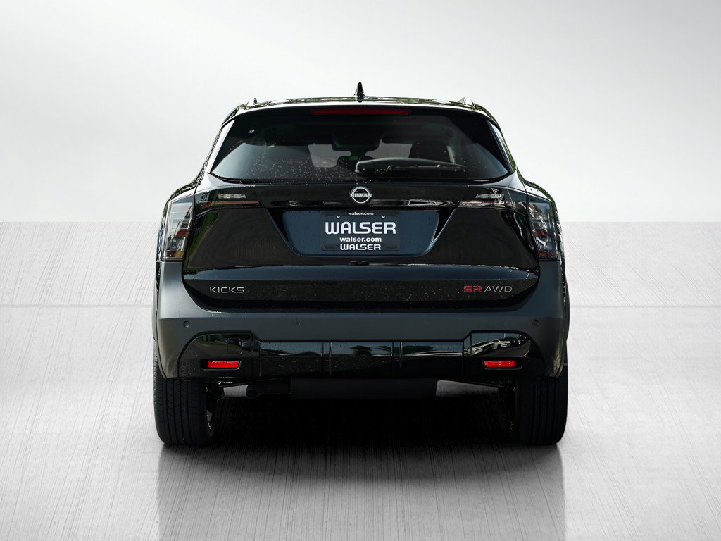 2025 Nissan Kicks SR photo 3
